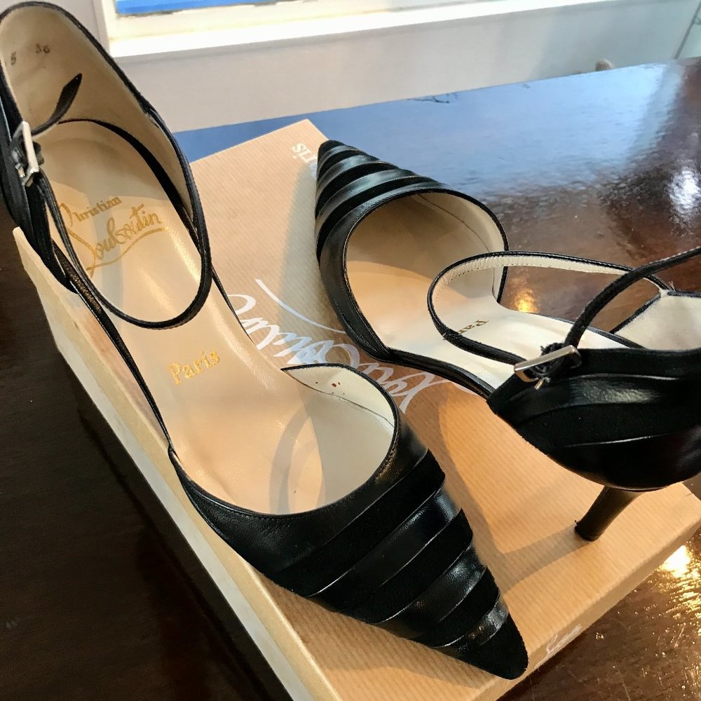 Gorgeous black black stilleto pumps with adjustable strap